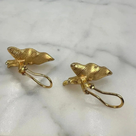 Vintage BSK Leaf Clip Back Earrings Signed Diamond Cut  Gold-tone Estate - Picture 5 of 8